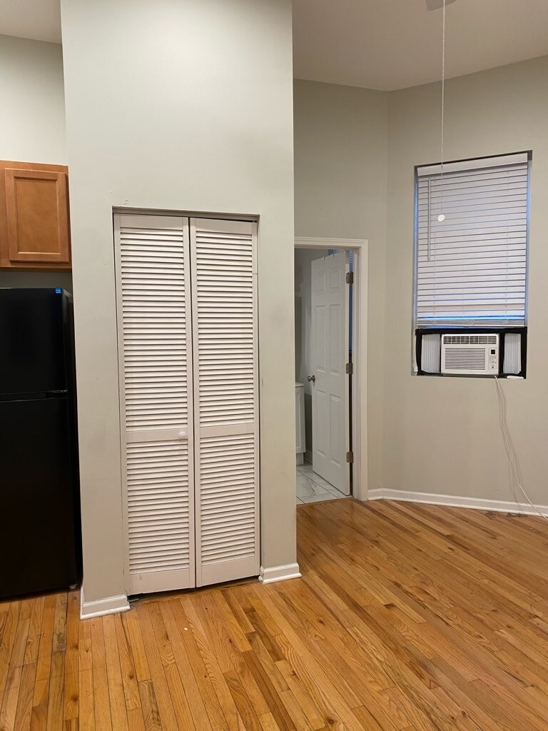 Building Photo - 2712 W North Ave