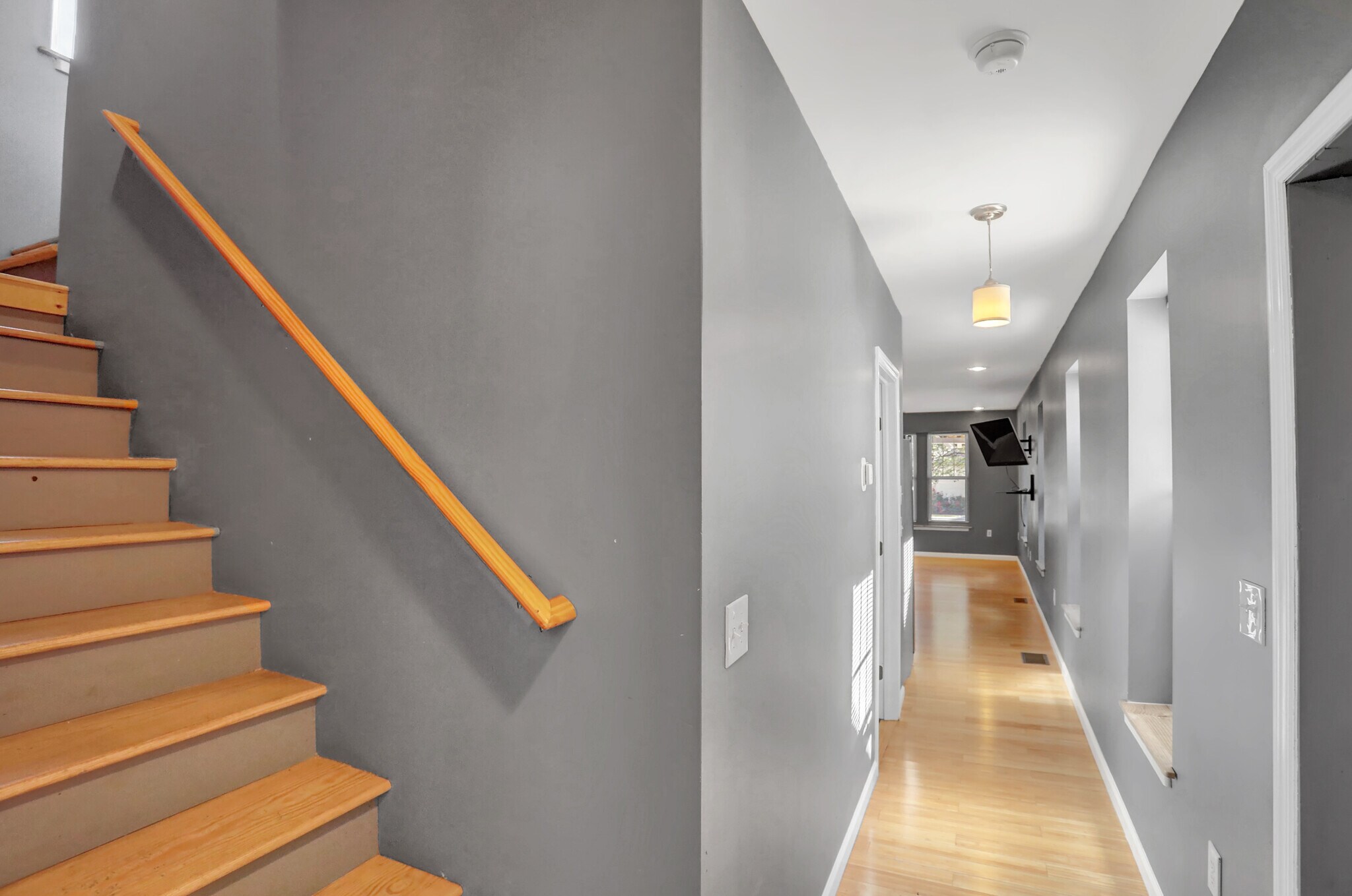 Building Photo - 605 Grace St