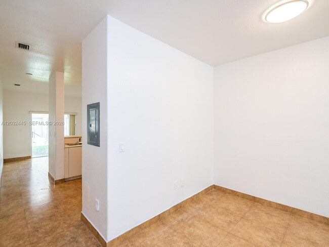 Building Photo - 1663 SE 27th Dr