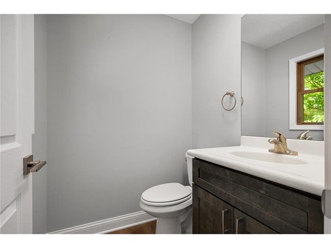 Building Photo - 11004 Oak Knoll Terrace N