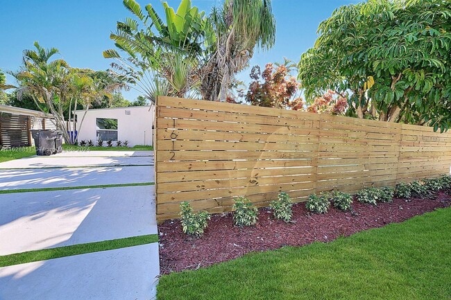 Building Photo - 1612 NE 16th Ave