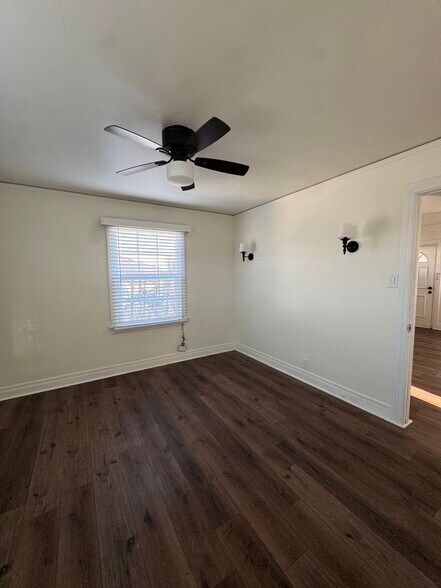 Building Photo - 2709 W 67th St