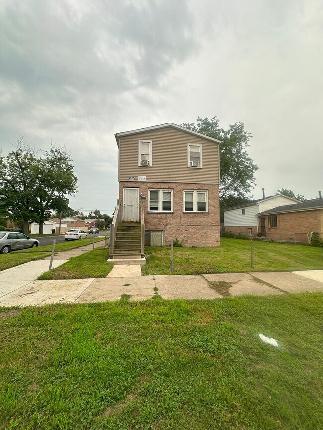 Building Photo - 1201 W 110th Pl