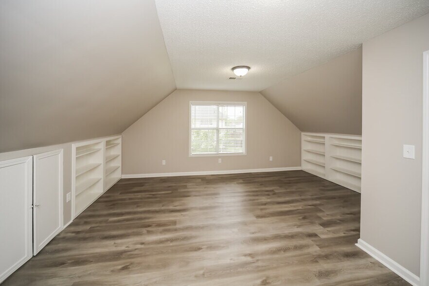 Building Photo - 7228 Hunter's Horn Dr