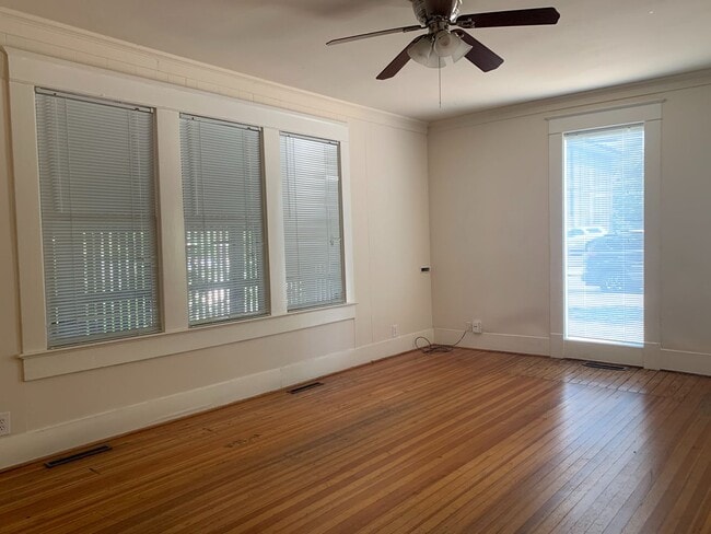 Building Photo - 909 W 30th St