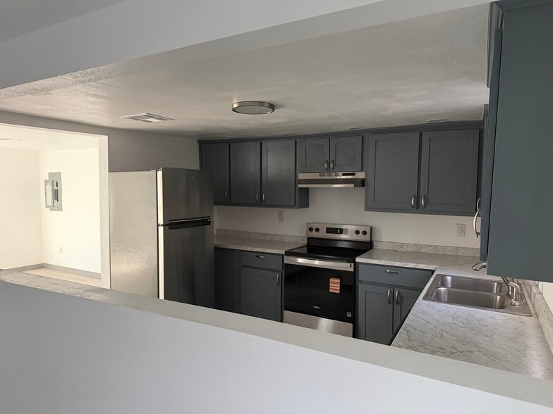 Building Photo - 806 S Rusk Ave