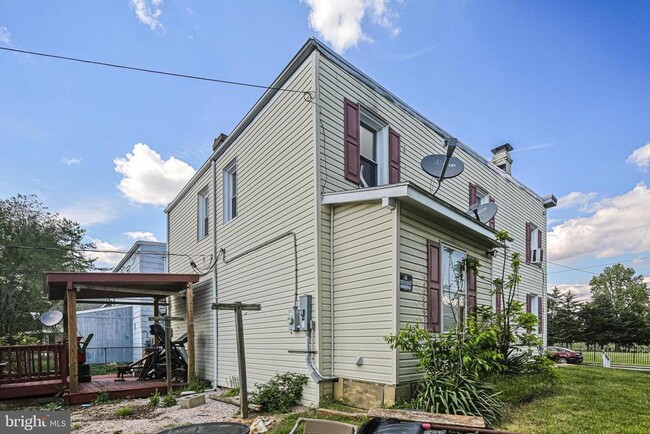 Building Photo - 253 E Howard St
