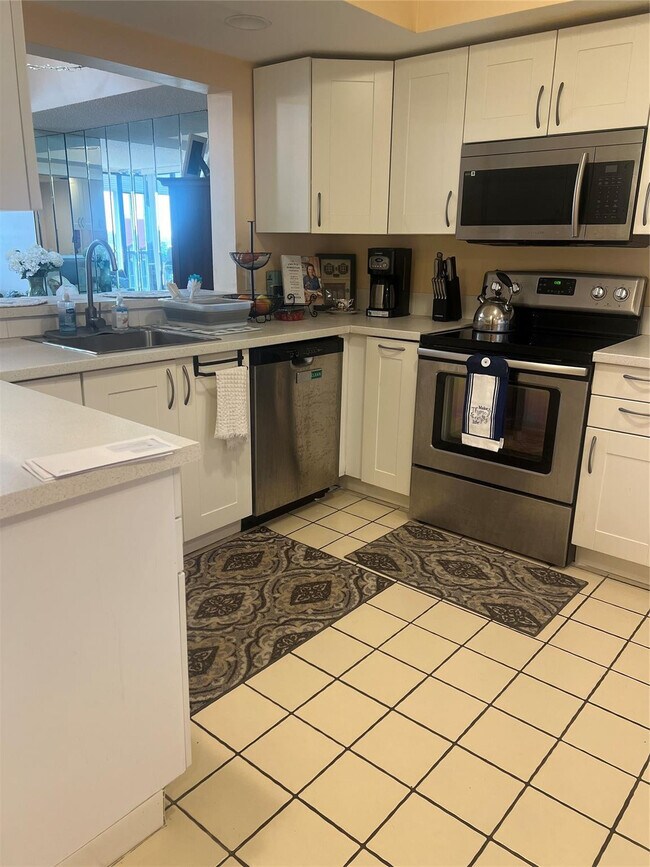 Building Photo - 7030 Half Moon Cir