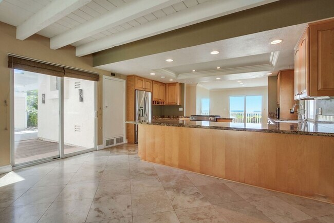 Building Photo - Fantastic ocean views in this spectacular ...