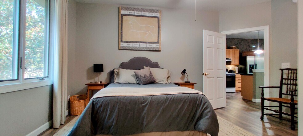 Building Photo - 250 Paddock Dr