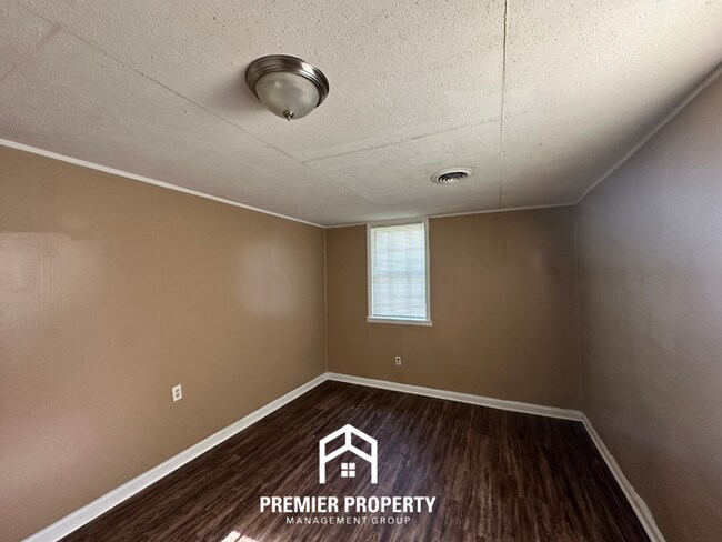 Building Photo - Move-In Ready 4BR Home in 38134 - Airy Living Spaces & Private Backyard