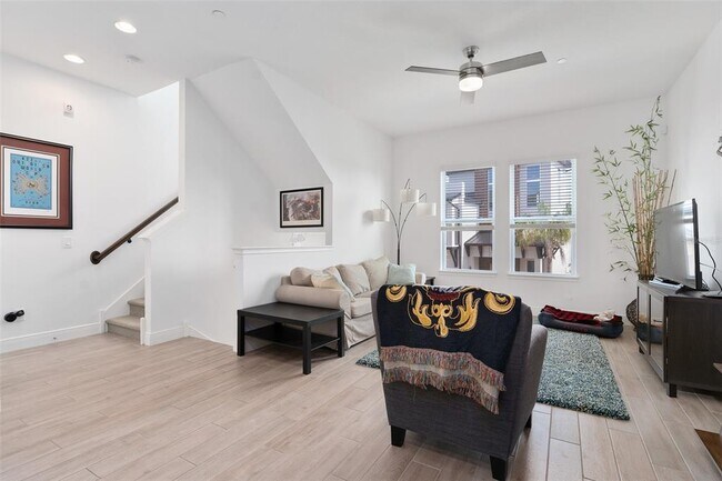 Building Photo - 8236 Elion St