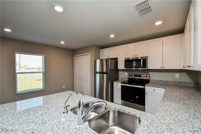 Building Photo - 1415 NW 37th Ave