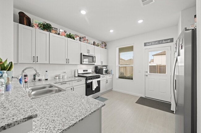 Building Photo - 26235 Arrowleaf Dr