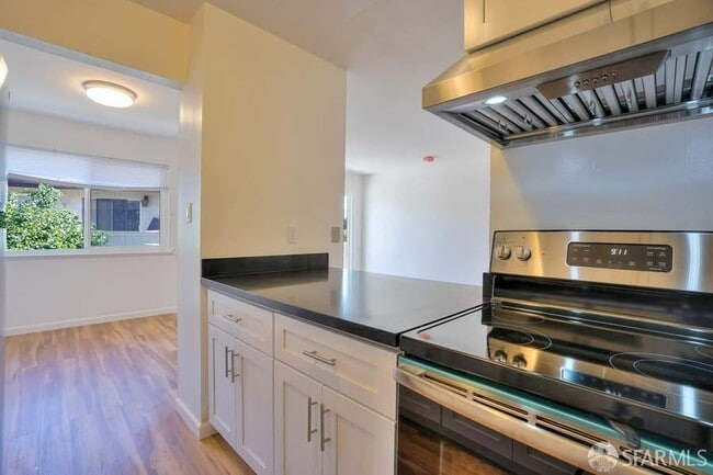 Building Photo - 46728 Crawford St