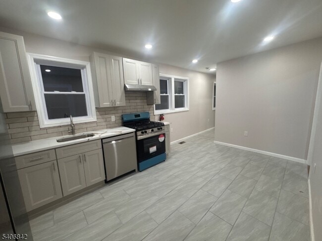 Building Photo - 515 West End Ave