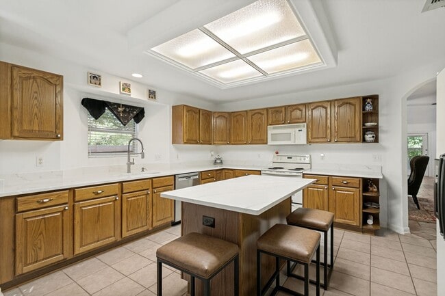 Building Photo - 10 Oakwell Farms Pkwy