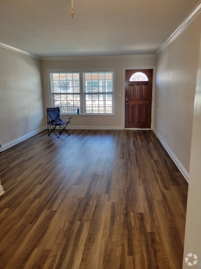 Building Photo - 4401-4411 E Ocean Blvd