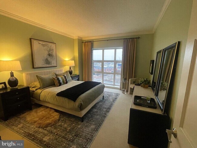 Building Photo - 250 S President St