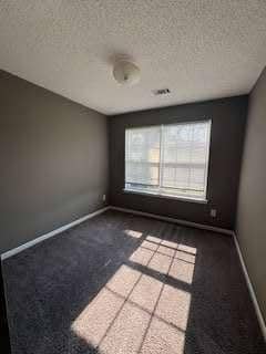Building Photo - 6213 Hickory Ln Cir