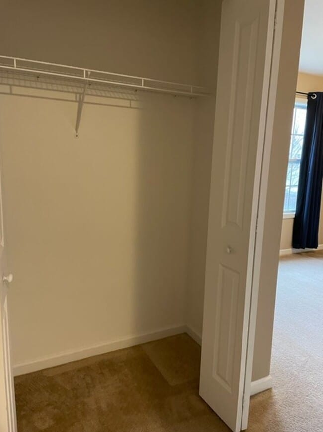 Building Photo - 4 Bedroom House Available August In Gilmor...