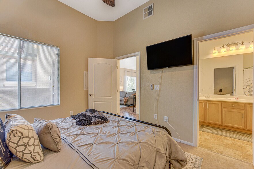 Building Photo - 3351 Indian Shadow St