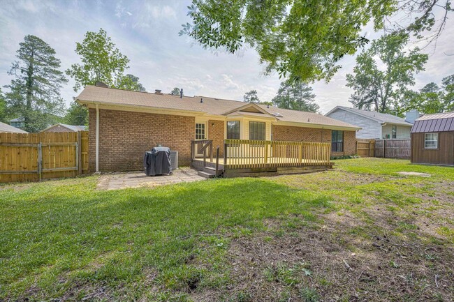 Building Photo - 323 Forest Ct