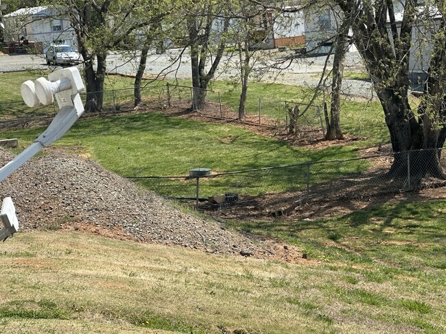 Building Photo - 8004 Reynolda Rd