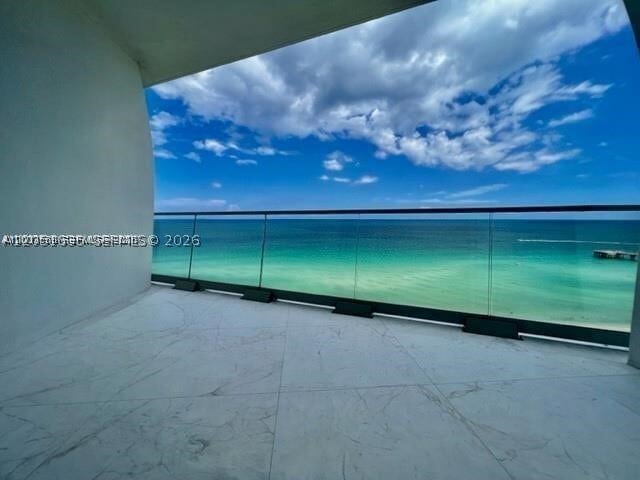 Building Photo - 16901 Collins Ave