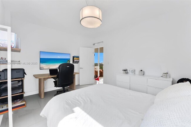 Building Photo - 19500 Turnberry Way