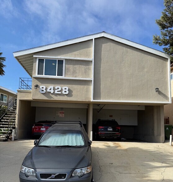 Building Photo - 8428 Gulana Ave
