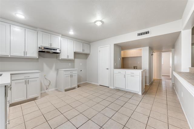 Building Photo - 8514 Sikorski Ln