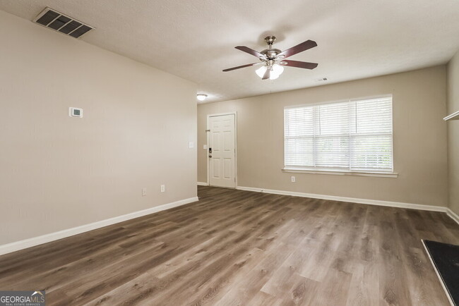 Building Photo - 154 Vinings Dr