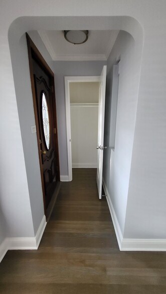 Front Entrance-Exit/Closet - 2908 N Sayre Ave