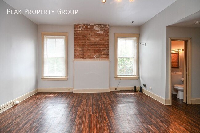 Building Photo - 32 E Hollister St
