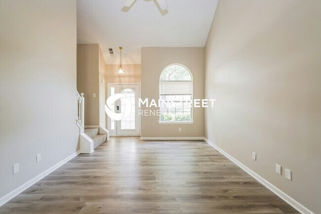 Building Photo - 5 Bedroom Pet-Friendly Home in Douglasville, GA with Main Street Renewal
