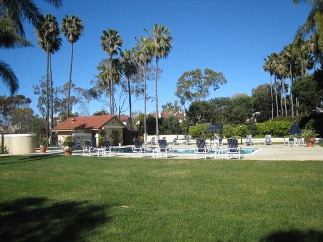Building Photo - Gorgeous Townhouse in La Jolla Colony's Madrid Complex in the heart of UTC!