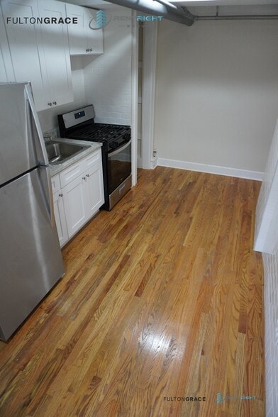 Building Photo - 1712 W Albion Ave