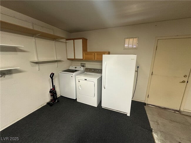 Building Photo - 9945 Bundella Dr