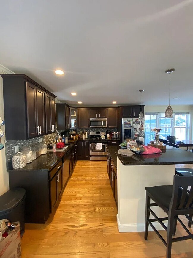 Building Photo - No Brokers Fee, No Security Deposit, In-Unit Washer and Dryer, Central Heat/AC, One Parking is In...