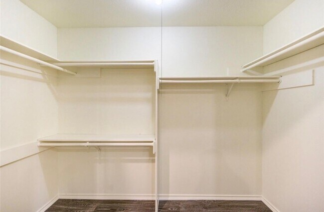 Building Photo - 16830 Scenic Gardens Dr