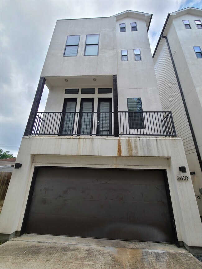Building Photo - 2610 Polk St