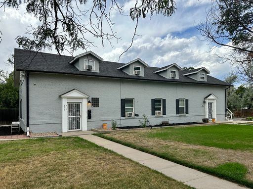 Building Photo - LARGE 2 Bed, 1 Bath Apartment Available NOW!!