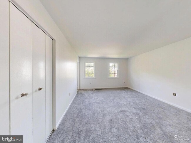 Building Photo - 8105 Kenova Ln