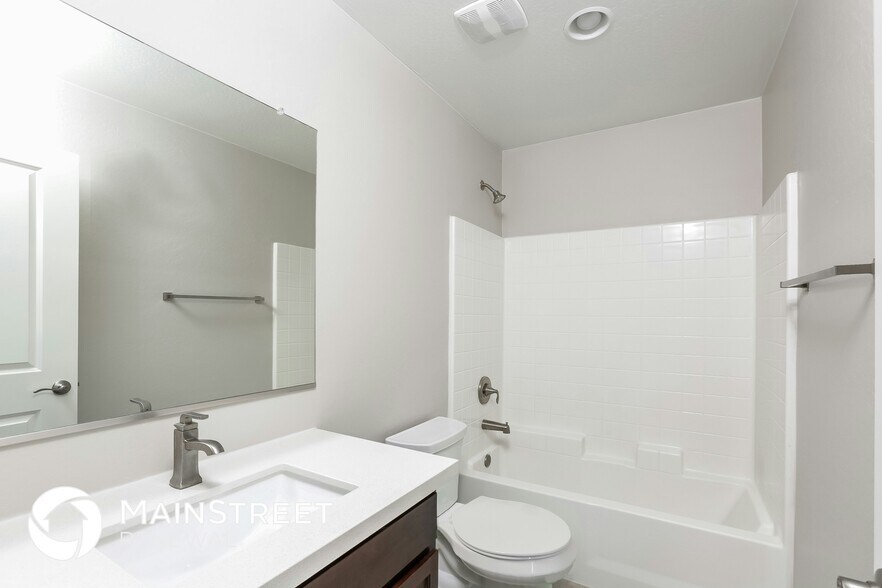 Building Photo - 2000 N 36th St