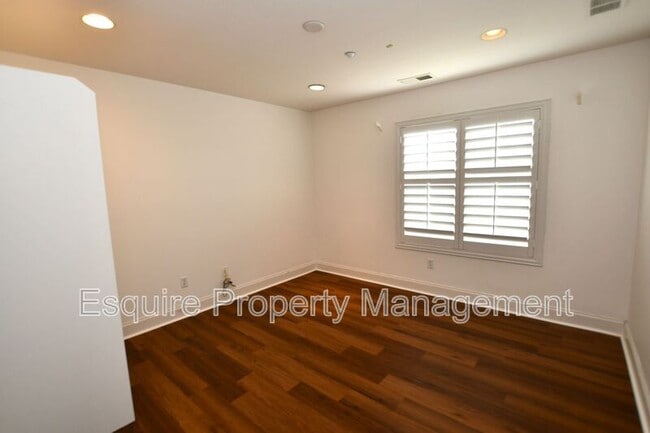 Building Photo - 621 Riviera Ct