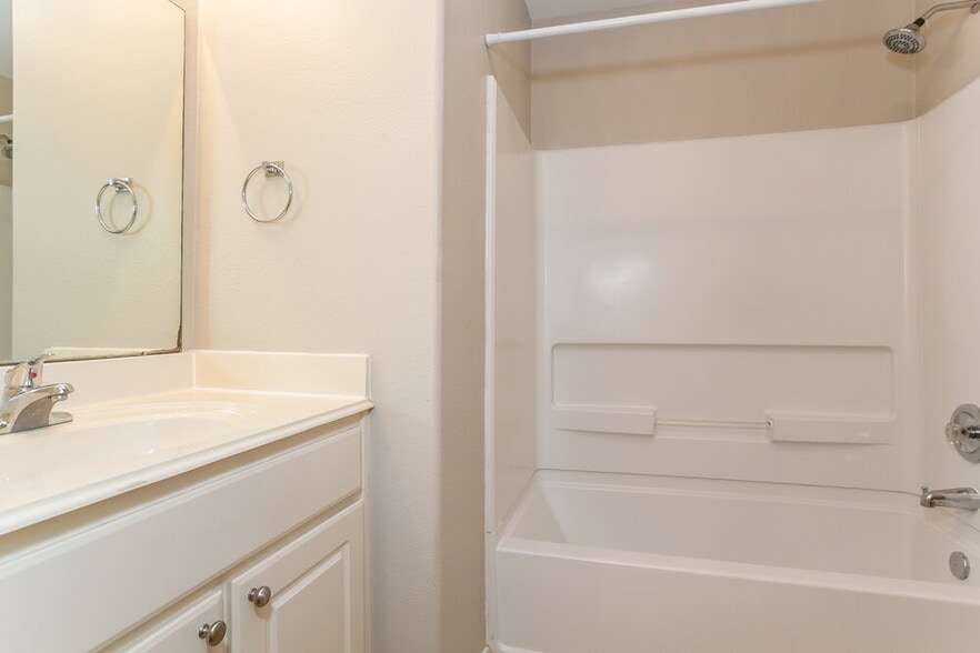 Building Photo - 4719 San Antonio River Dr