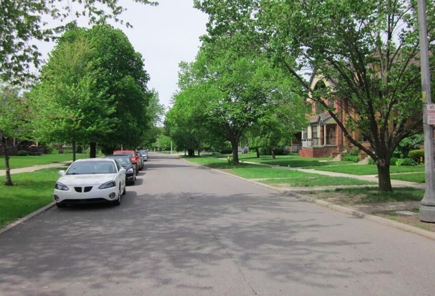 Plus plenty of street parking! - 455 E Ferry St