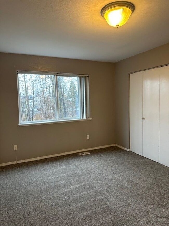 Building Photo - Tranquil Cul-de-Sac Charm: Inviting 3BR, 2BA Home in South Anchorage