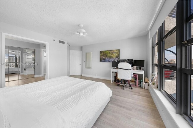 Building Photo - 3530 Mystic Pointe Dr